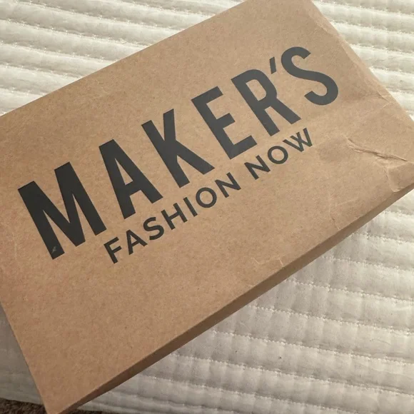 Maker’s MIEL White Sneakers with Red and Green Stripe - Picture 3 of 4